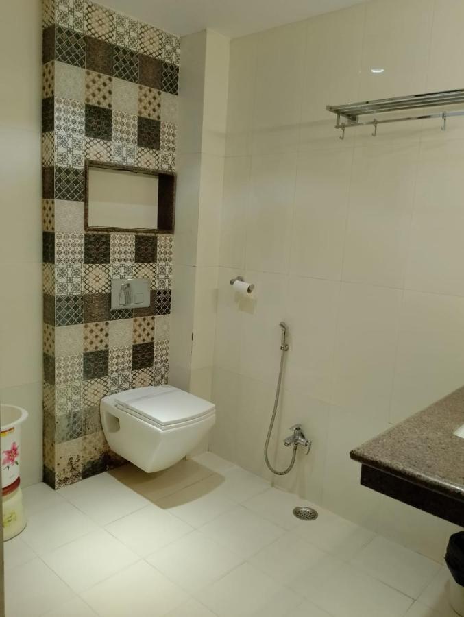 Hotel Solitaire Chinhat Zewnętrze zdjęcie