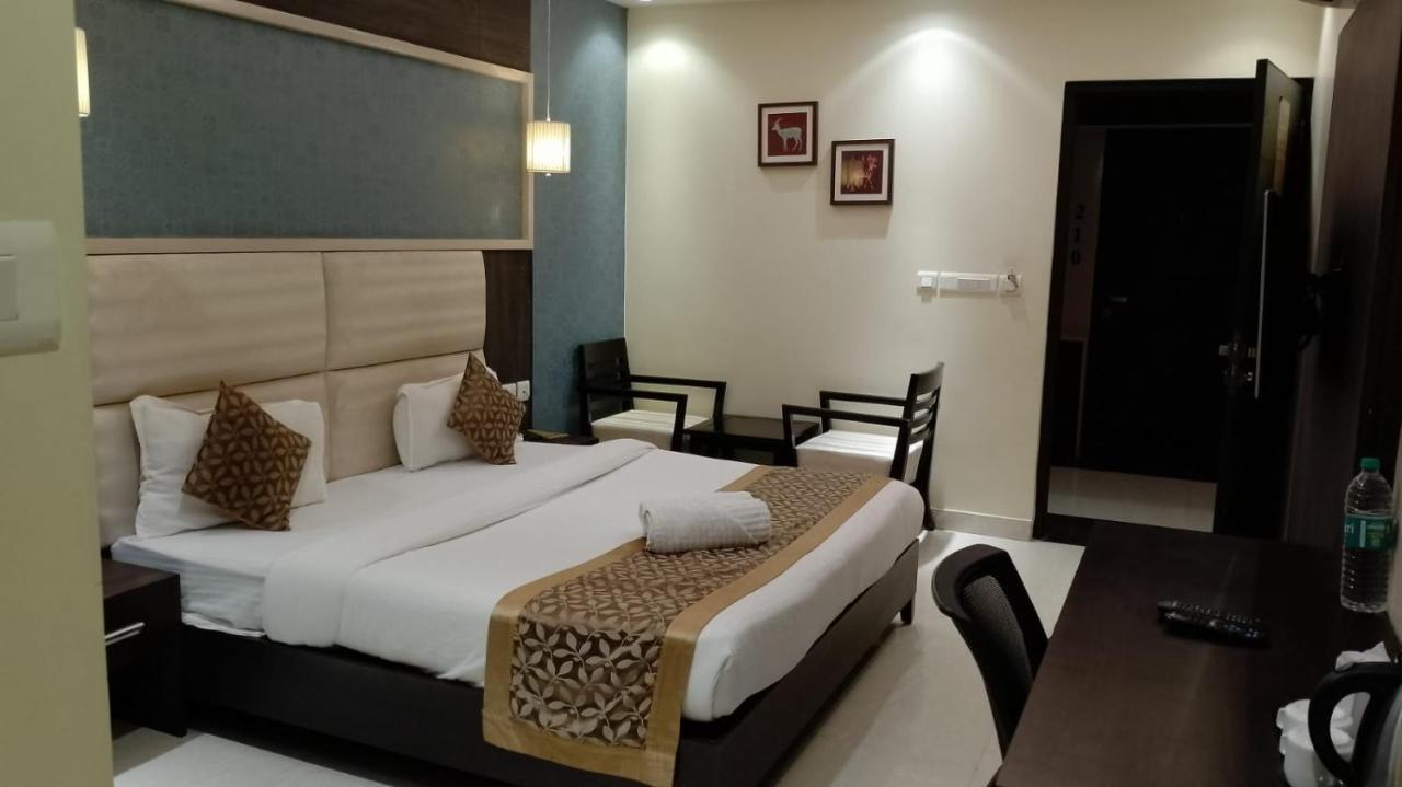 Hotel Solitaire Chinhat Zewnętrze zdjęcie
