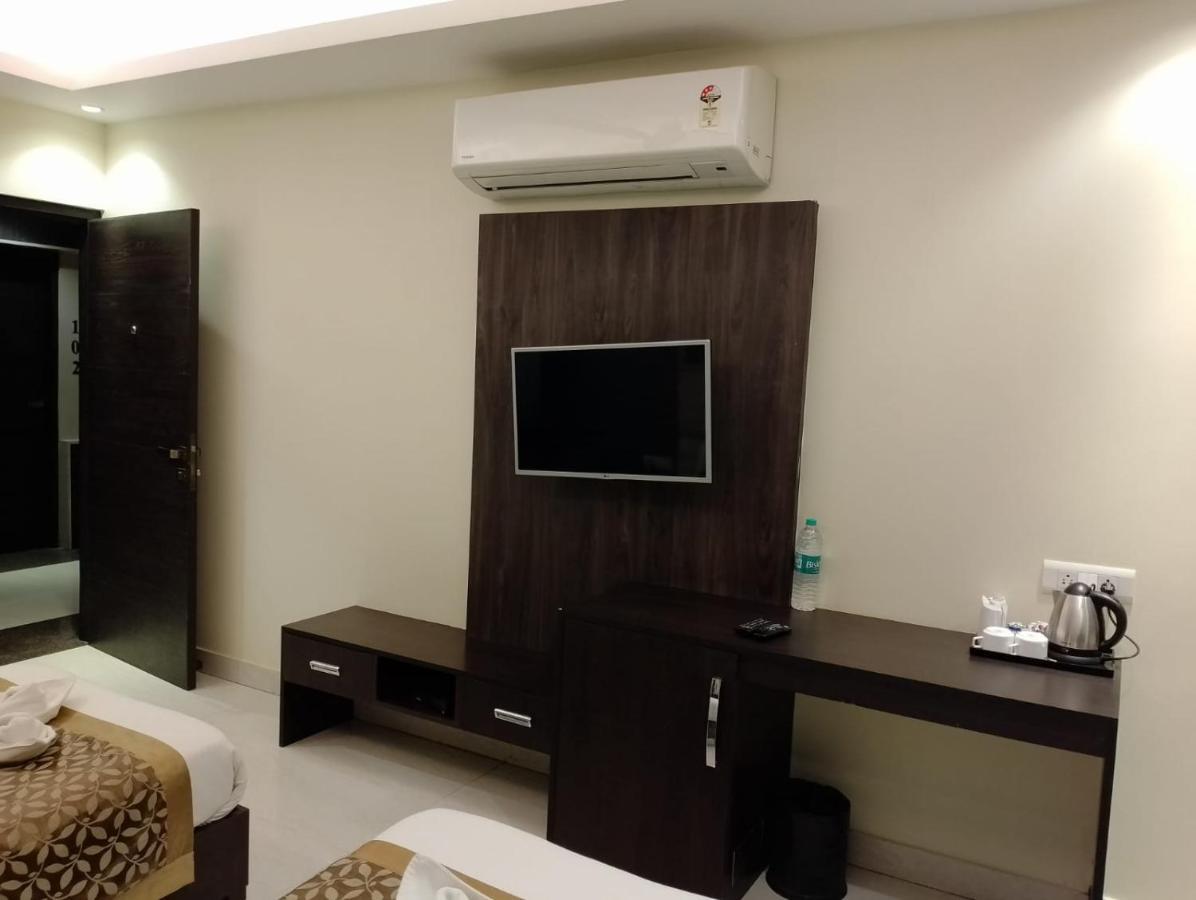 Hotel Solitaire Chinhat Zewnętrze zdjęcie