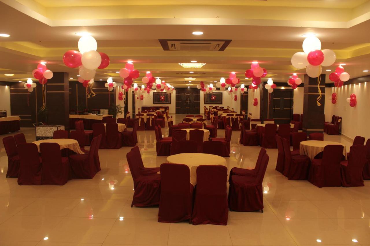 Hotel Solitaire Chinhat Zewnętrze zdjęcie