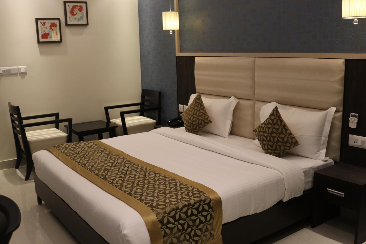 Hotel Solitaire Chinhat Zewnętrze zdjęcie