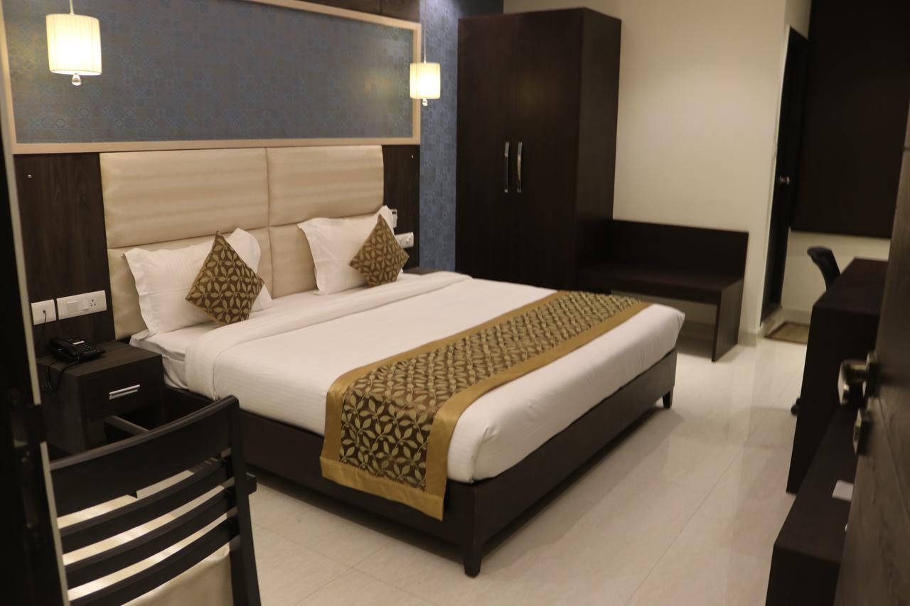 Hotel Solitaire Chinhat Zewnętrze zdjęcie