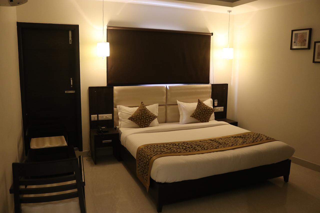 Hotel Solitaire Chinhat Zewnętrze zdjęcie
