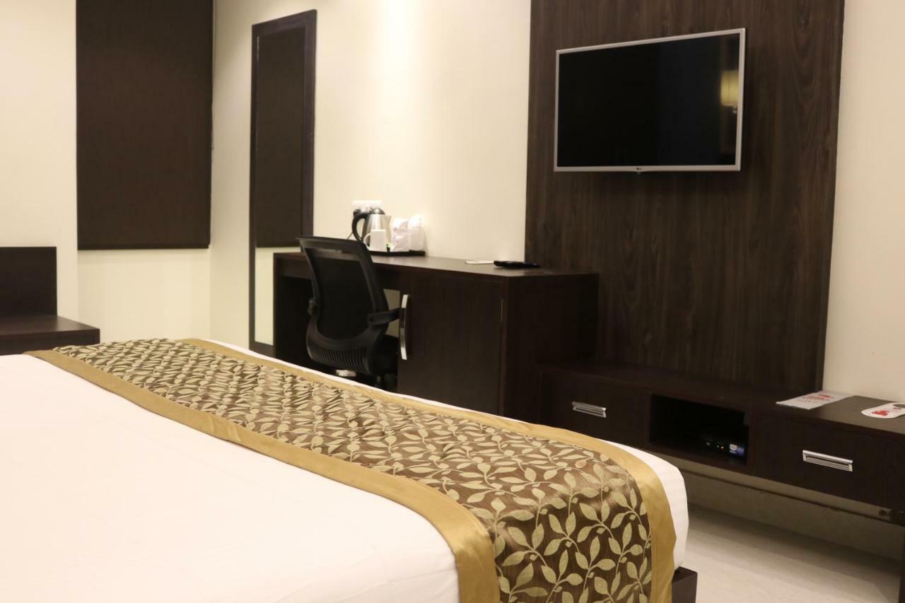 Hotel Solitaire Chinhat Zewnętrze zdjęcie