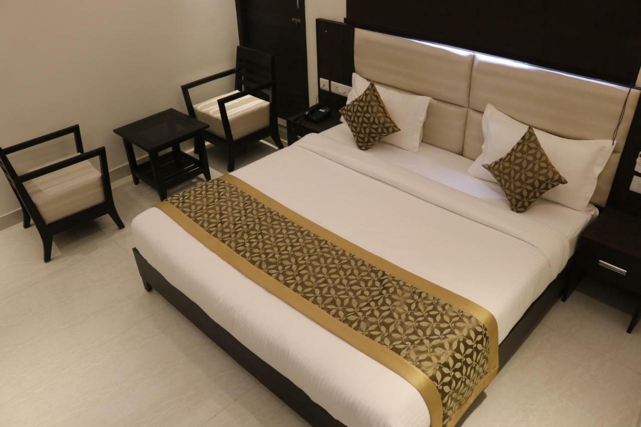 Hotel Solitaire Chinhat Zewnętrze zdjęcie