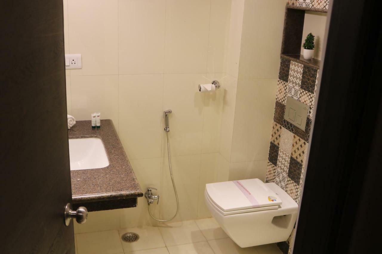 Hotel Solitaire Chinhat Zewnętrze zdjęcie