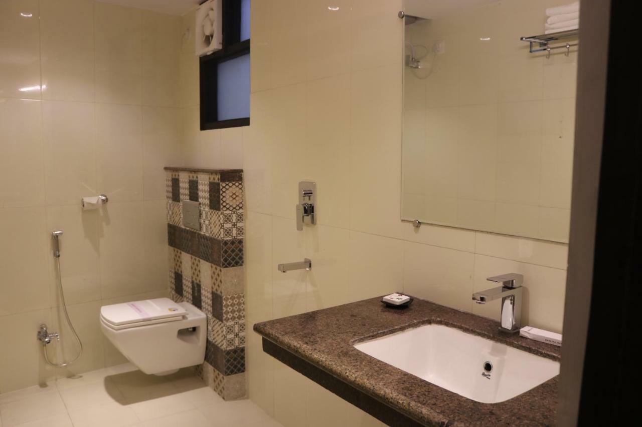 Hotel Solitaire Chinhat Zewnętrze zdjęcie